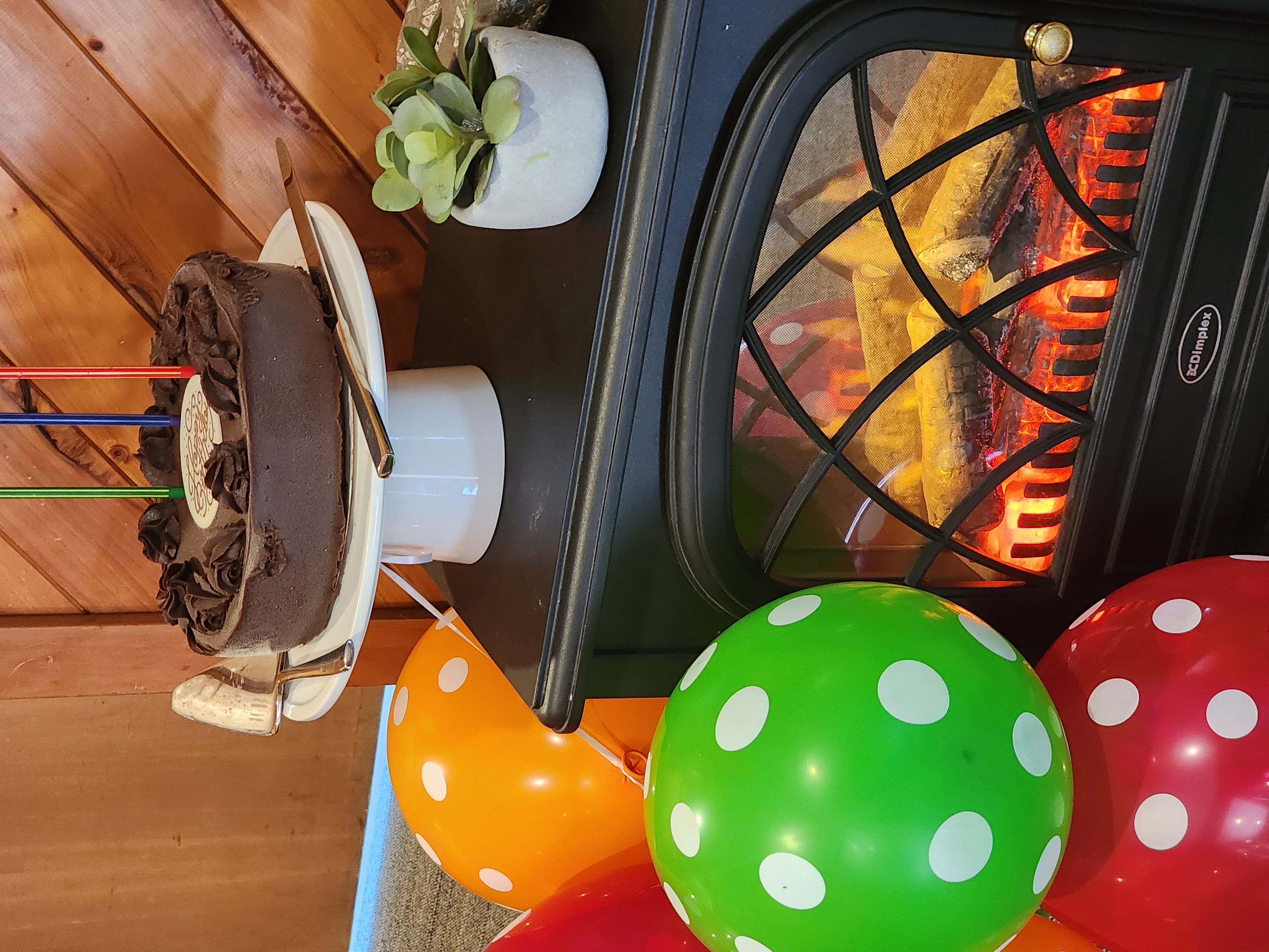 Plateau Lodge Birthday Cake & Balloons