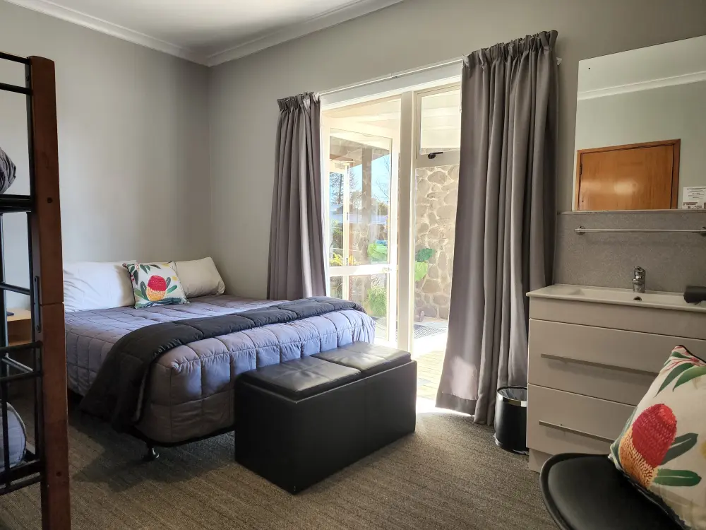 Plateau Lodge Lodge Room  Double/Twin with Bunks