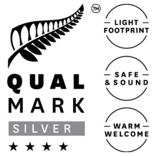 Plateau Lodge Qualmark log