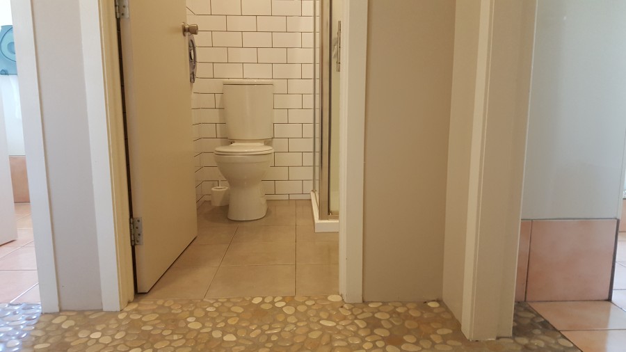 Plateau Lodge communal bathrooms