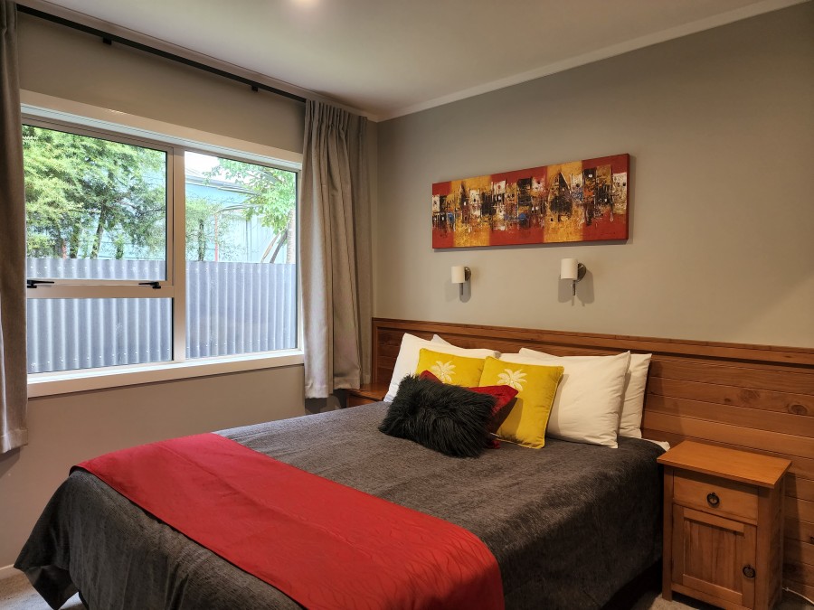 Plateau Lodge 2 bedroom apartment, queen bed
