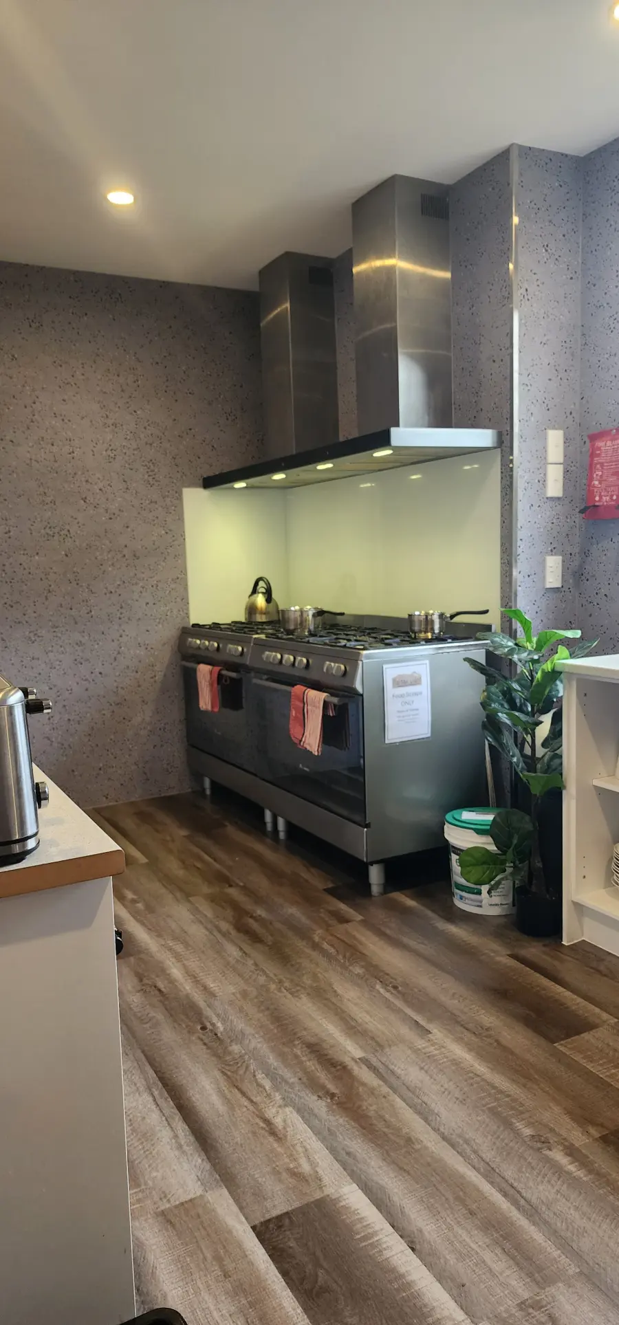 Plateau Lodge communal Kitchen