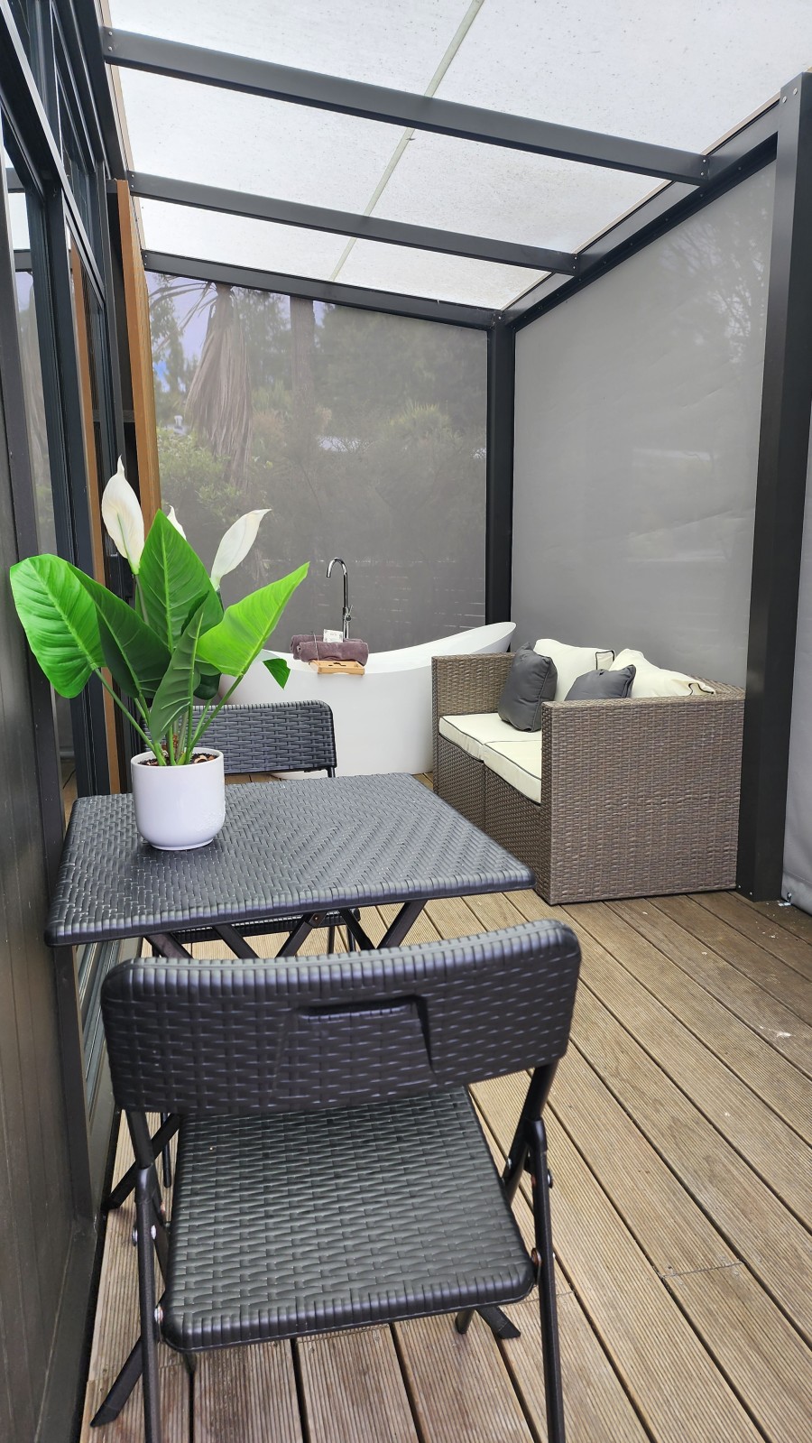 Plateau Lodge studio pod, interior