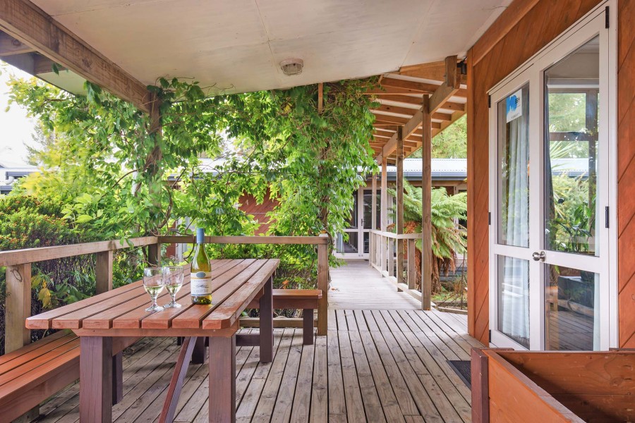 Plateau Lodge communal balcony