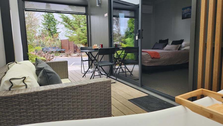 Plateau Lodge studio pod, interior