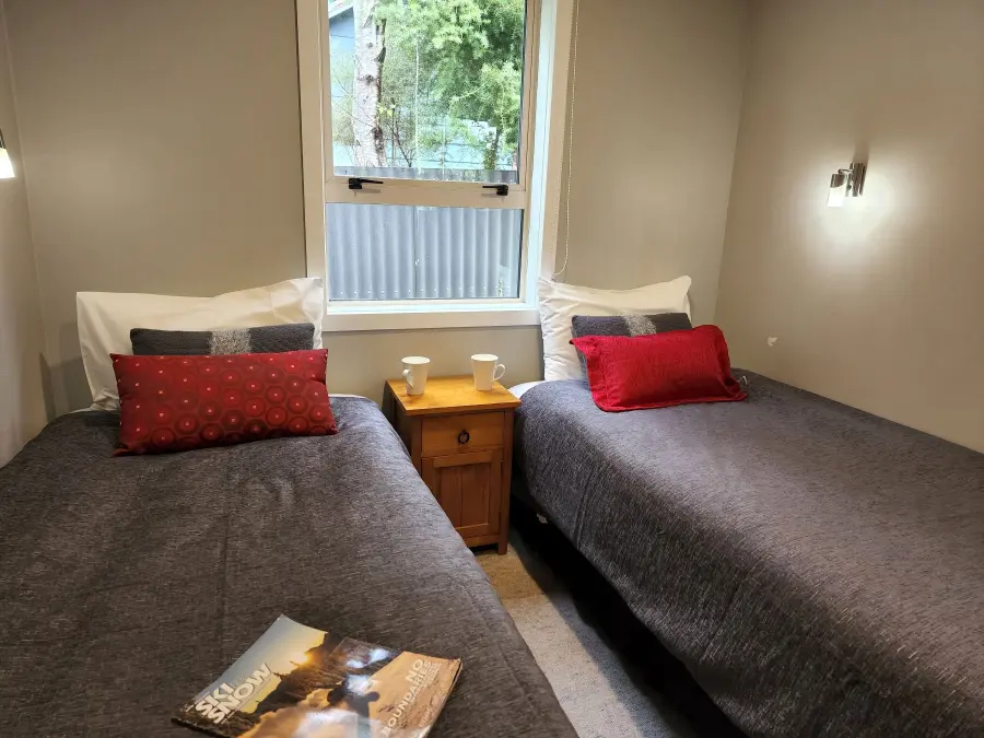 Plateau Lodge 2 bedroom apartment, twin beds