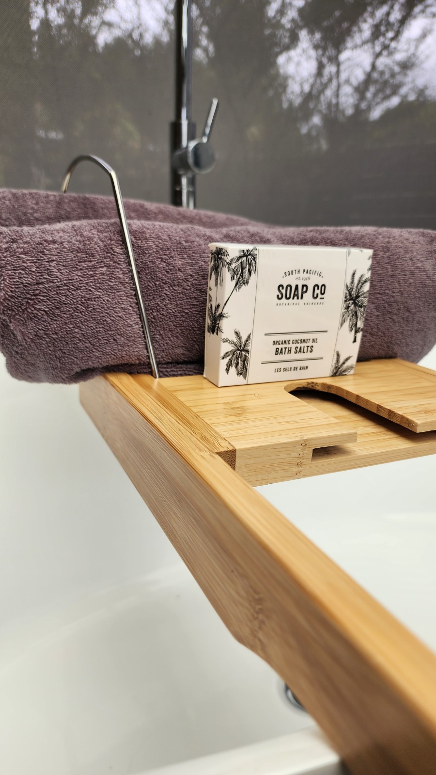 Plateau Lodge studio pod, bath