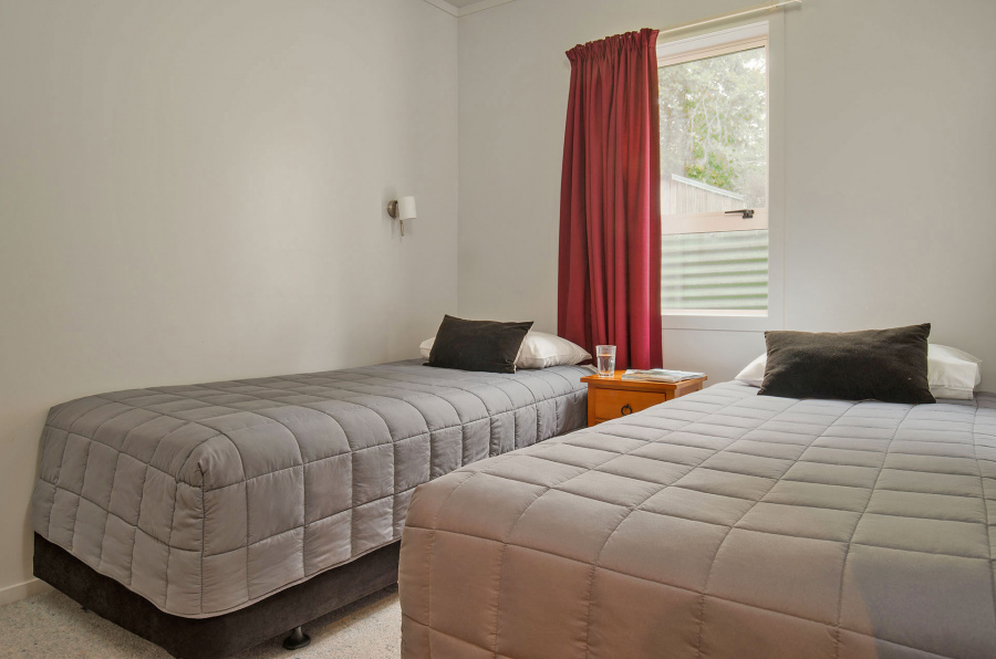 Plateau Lodge 2 bedroom apartment, twin beds